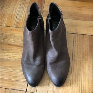 Nubuck taupe booties